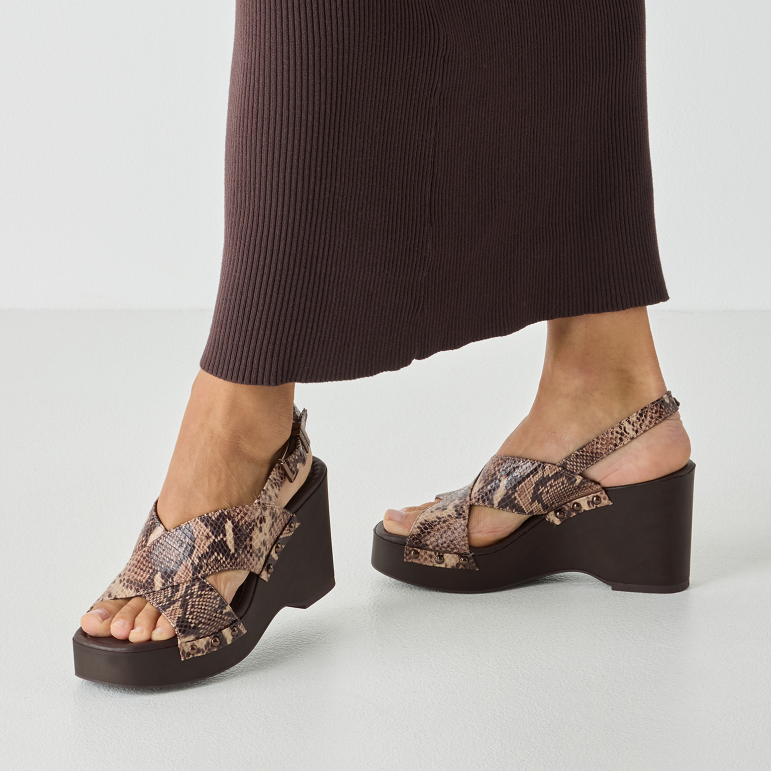 Πλατφόρμες Tamaris 1-28332-46-386 BROWN SNAKE - Image 3